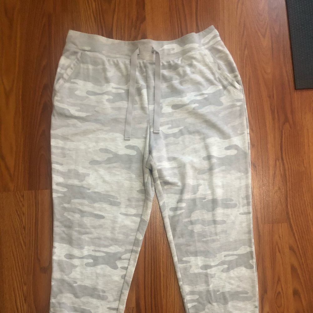 Style & Co Camo Pront Joggers